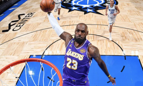 LeBron James thyen rekord historik në NBA
