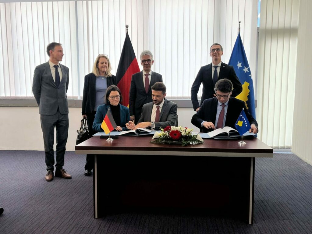 nenshkruhet-kredia-80-milione-euro-per-reformat-ne-sektorin-e-energjise