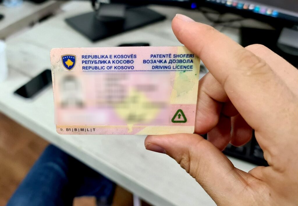 Mashtrim në testin për patentë shofer  policia arreston dy persona në Mitrovicë të Veriut