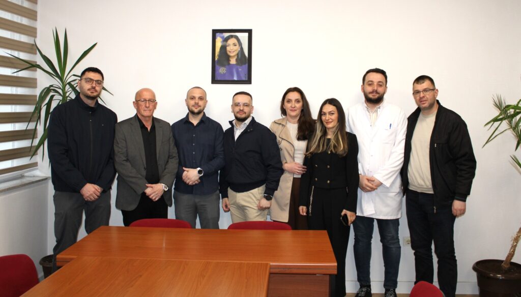Gjashtë mjekë specialistë i bashkohen Spitalit të Përgjithshëm në Pejë 