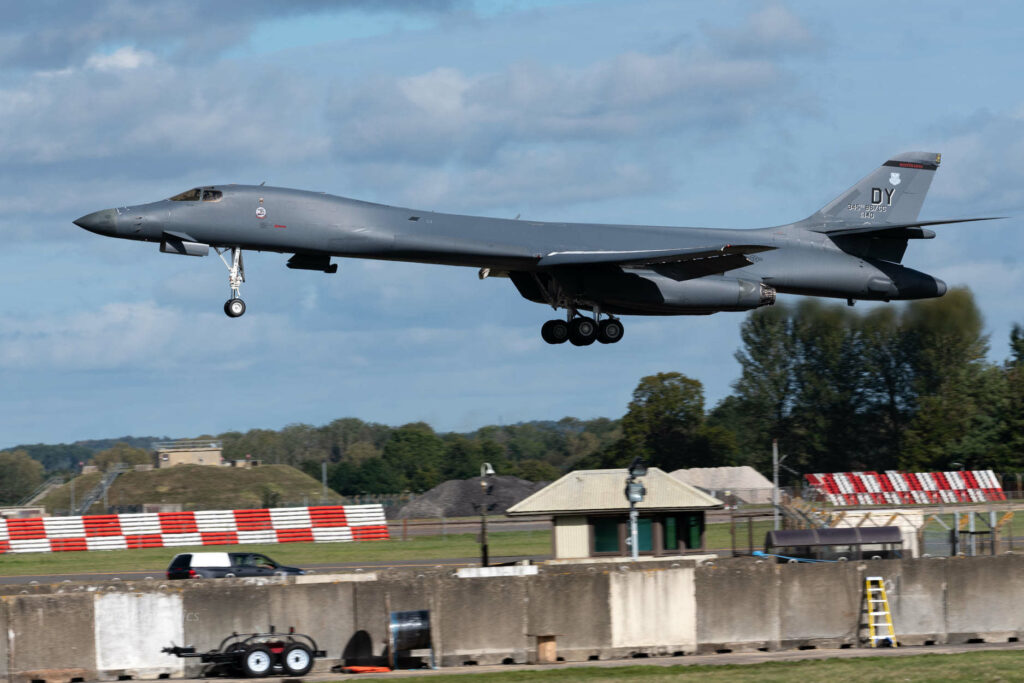 Tre bombardues amerikanë B 1 nisen nga baza britanike  RAF Fairford 