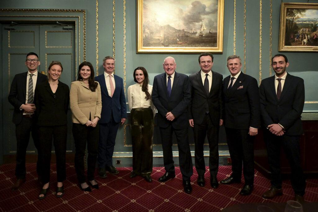 Kurti në Londër takohet me ministrin e Shtetit për Mbrojtje  flasin për bashkëpunimin ushtarak
