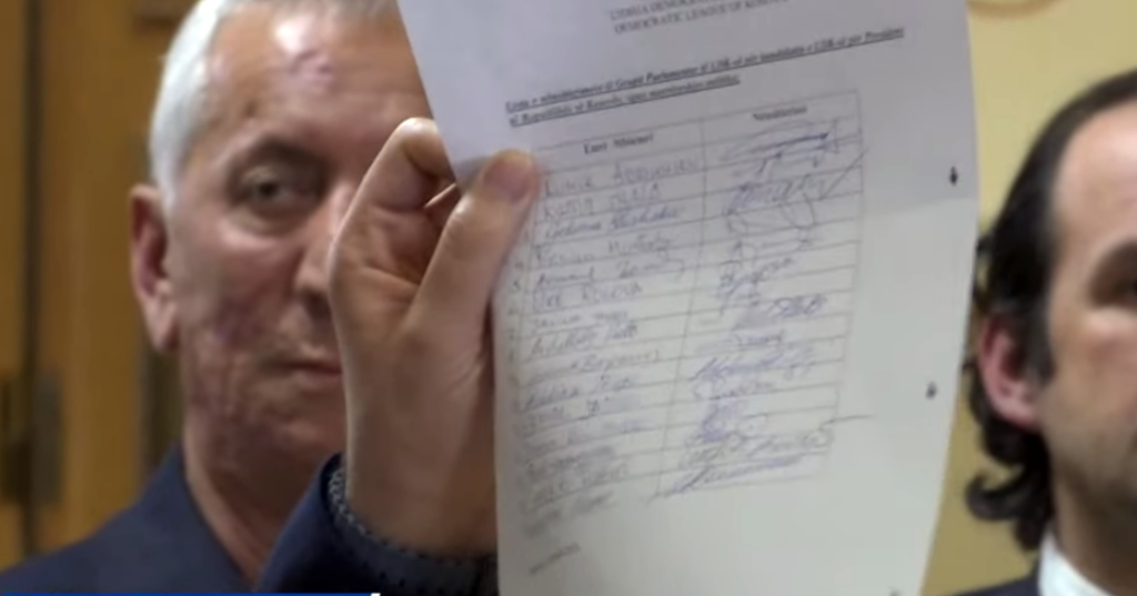 Lumir Abdixhiku i prezanton 15 nënshkrimet e LDK së për kandidat për President