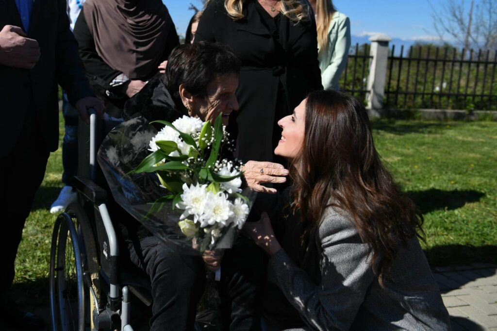 Çitaku përkujton viktimat e masakrës së Izbicës  Dhimbja nuk harrohet