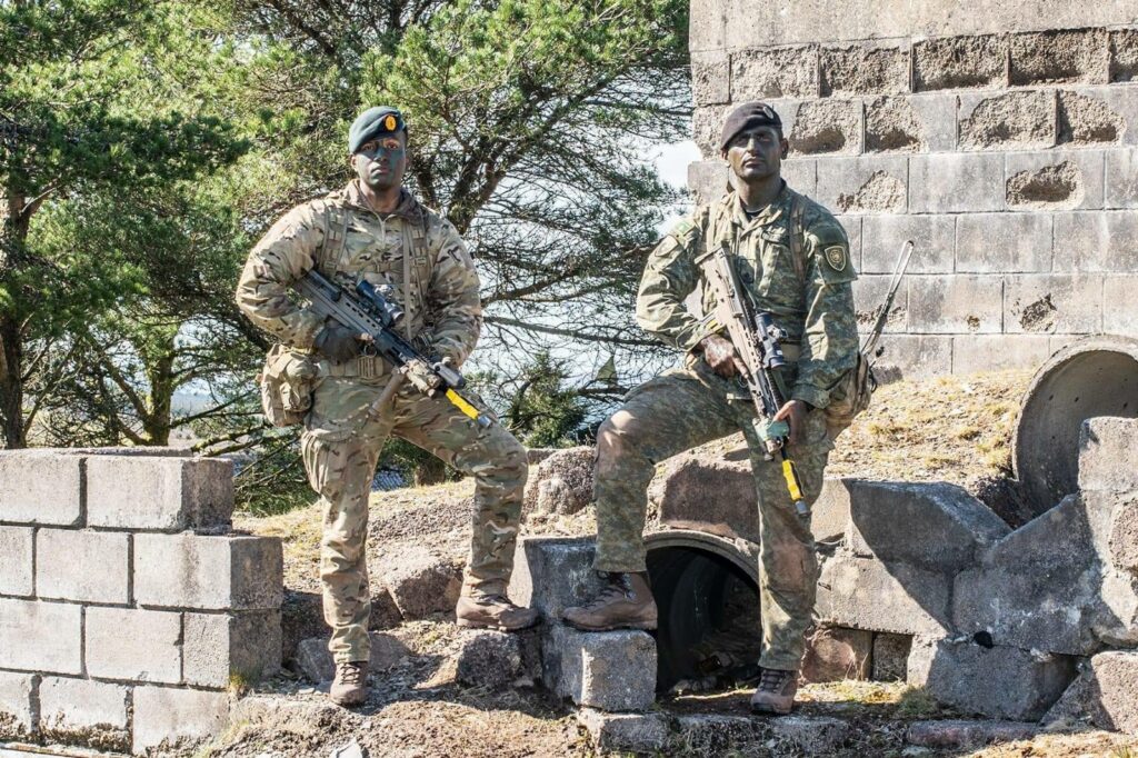 Oficeri i FSK së shkëlqen në trajnimin elitar britanik  nderohet me mirënjohje