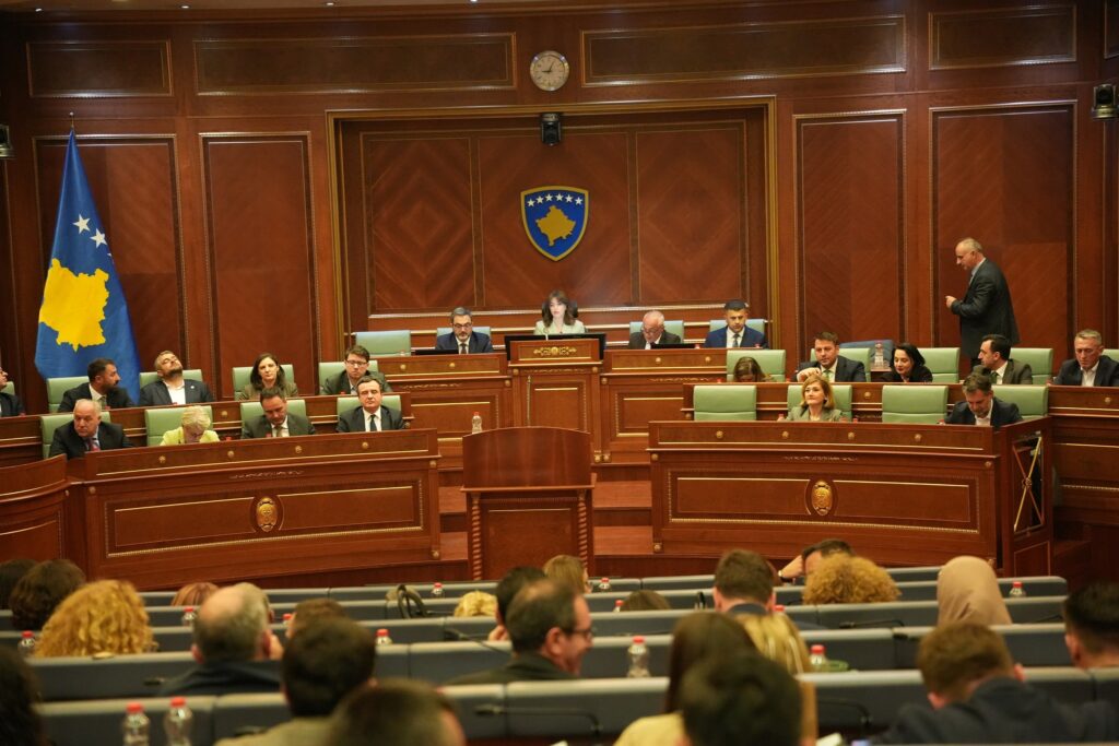 Nis seanca vendimtare në Kuvend  Kosovën e ndajnë Presidenti ose zgjedhjet