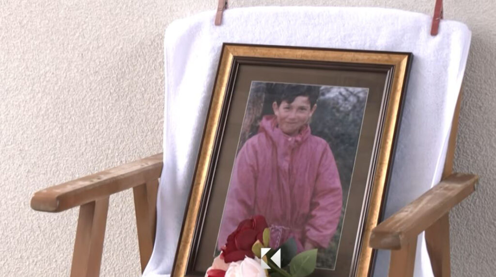  Oj nanë  më rroku plumi   rivarroset 9 vjeçari Sinan Dauti pas 27 vjetësh