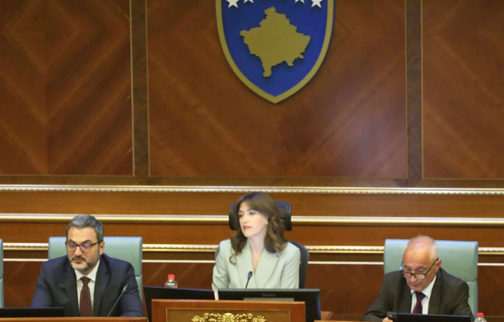 Haxhiu  Deputetët e opozitës janë në zyrat e tyre  i ftoj të vijnë