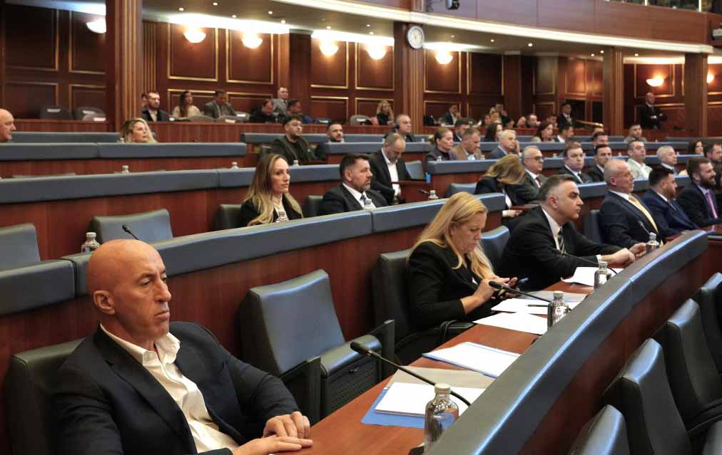 Deputetja e AAK së për VV në  Jeni turpi më i madh i historisë dhe epoka më e errët e Kosovës së pasluftës