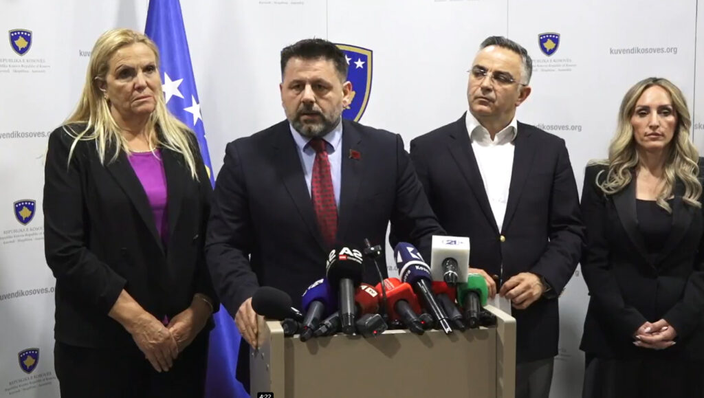 AAK  S bëhemi pjesë e këtij komploti  Kurti është i vogël për ta shkatërruar Kosovën