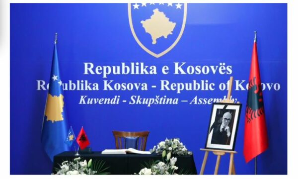 Nisin homazhet në nderim të akademik Rexhep Qosjes