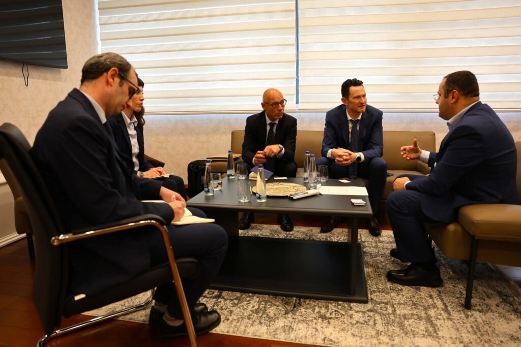 Guvernatori Ismaili pret në takim anëtarin e Bordit të Drejtorëve të BERZH it