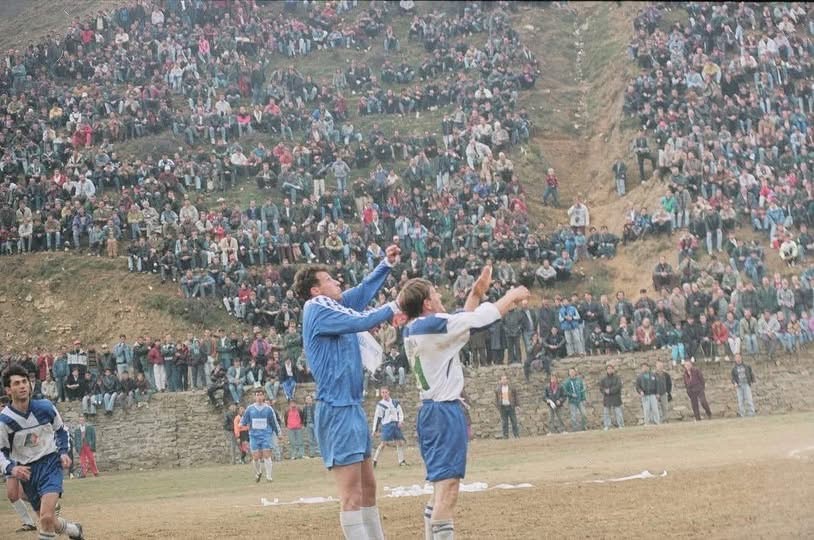 Ndeshja që tronditi Kosovën në vitin 1996  Ja kush i sulmoi Iljaz Spahiun dhe Isa Mustafën në ndeshjen mes Kitkës dhe Prishtinës