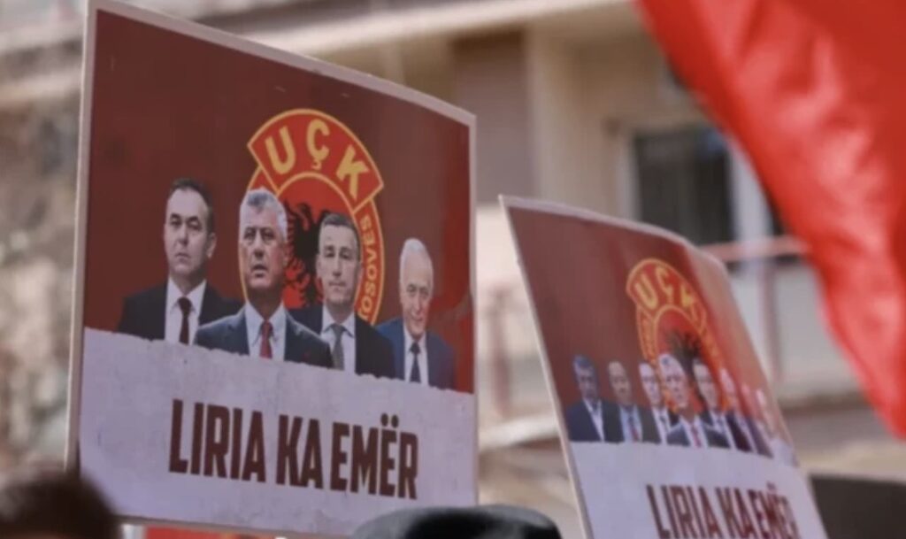 Mblidhen rreth 100 mijë nënshkrime për krerët e UÇK së  dorëzimi në Hagë muajin tjetër