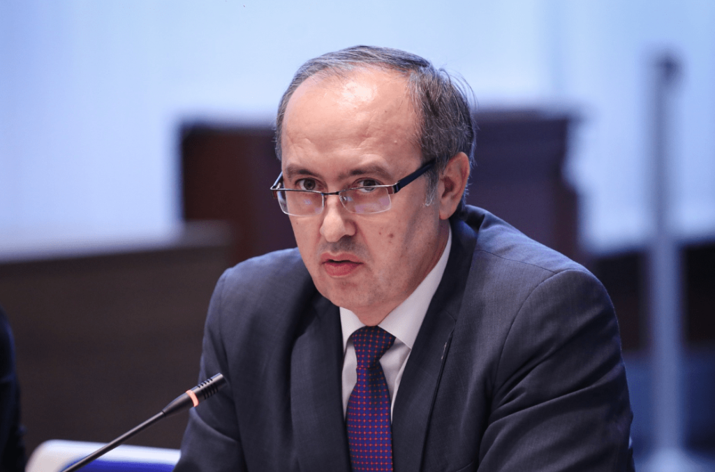 Hoti kritikon përjashtimin e figurave me përvojë  Jashtë kryesisë mbetën kryetarë degësh e personalitete të LDK së