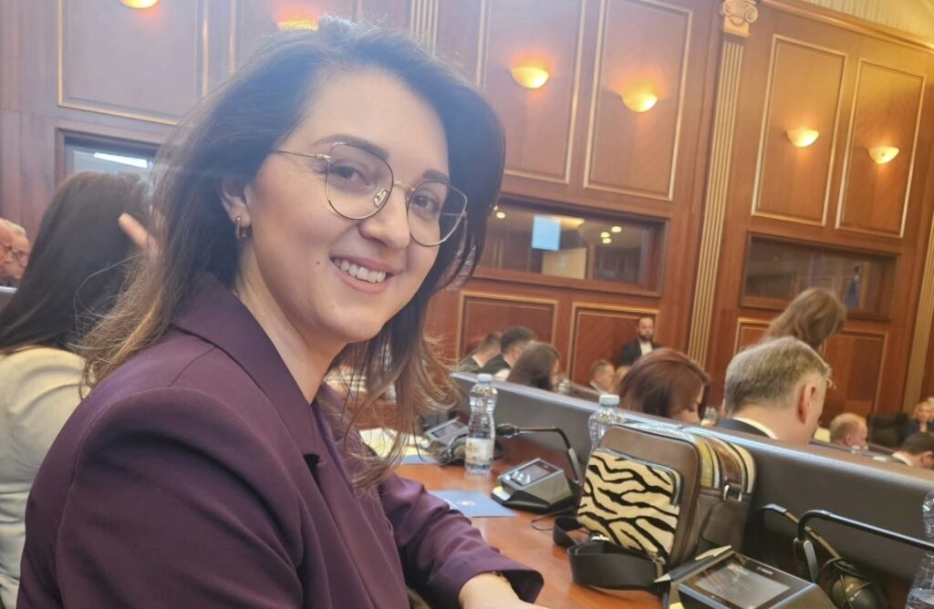 Deputetja e VV së ironizon Abdixhikun   LDK së i ka mbetur hatri që s e ka ftuar NASA 