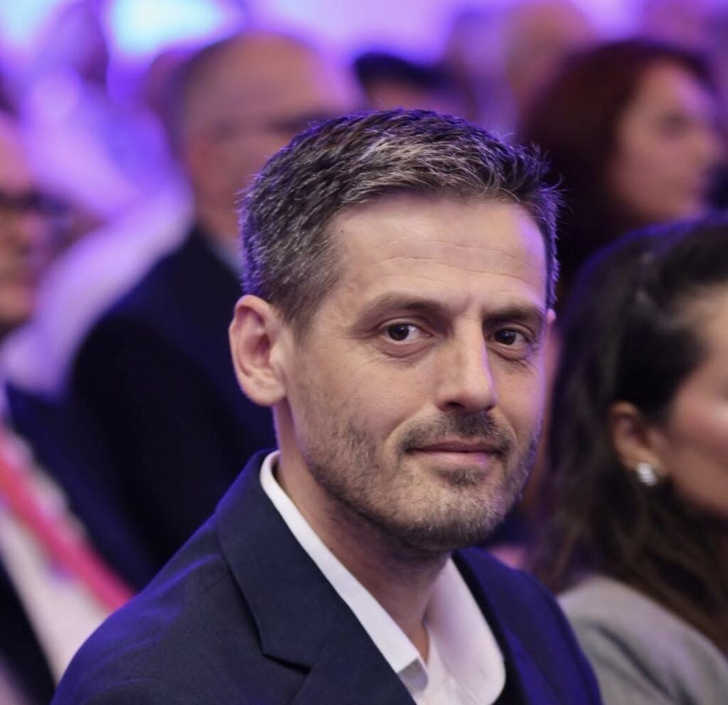 Asambleisti i Prishtinës  Yll Bogaj jep dorëheqje nga AAK ja