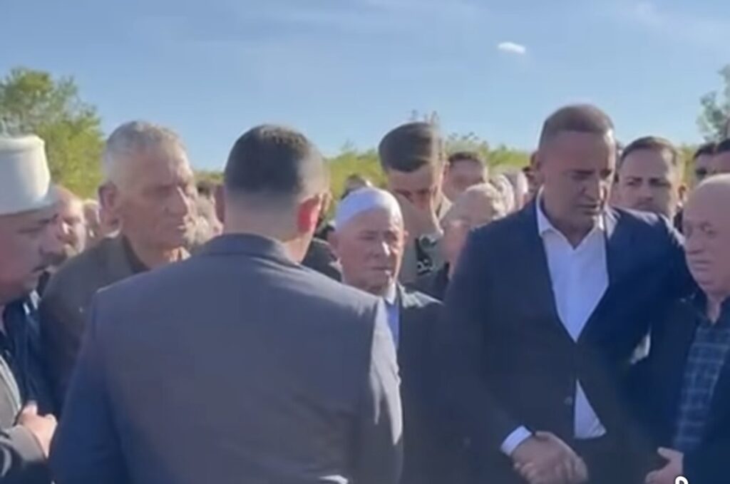 Daut Haradinaj pajton familjet Rexha dhe Fetahaj pas tragjedisë