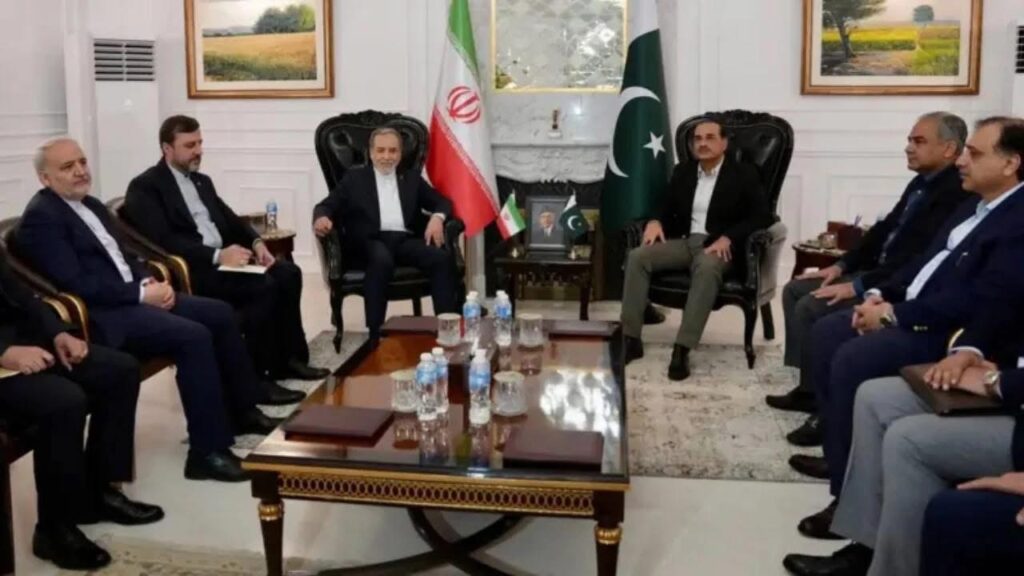 Bisedime në Islamabad për zhvillimet rajonale  kreu i diplomacisë iraniane takim me shefin e ushtrisë pakistaneze