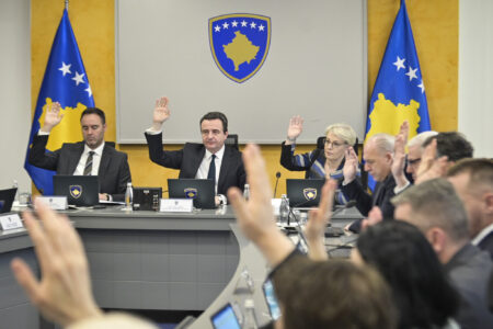 Menjëherë pas seancës mblidhet qeveria  merr këto vendime