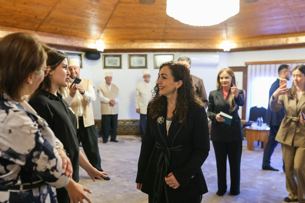 Vjosa Osmani viziton Teqen e Shejh Eminit në Gjakovë  Besimi nuk është ndarje  por bashkim