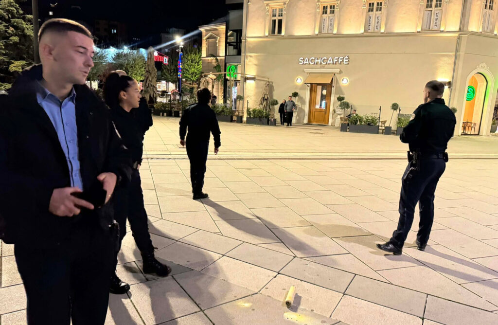 Mjet i dyshimtë para Kuvendit  policia në vendngjarje