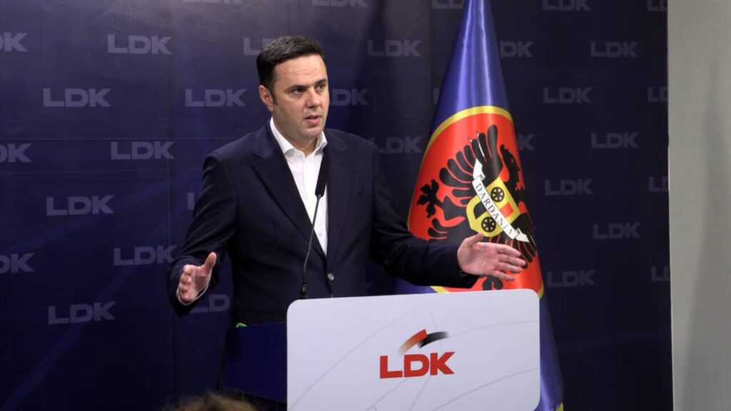  Vjosën e injoruan   Abdixhiku  Pushteti me 51  kërkoi nënshtrim  ne zgjodhëm Republikën