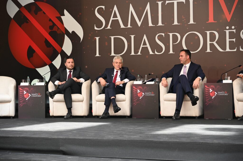 Ahmeti  Gjuha shqipe është në rrezik  duhet t i dalim zot  Pa shqiptarët Maqedonia i ka ditët e numëruara