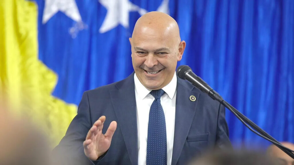 Fjalimi i Kurtit dhe vendi në zgjedhje  Gjini  Kësi budallëllëku s ka pa askush