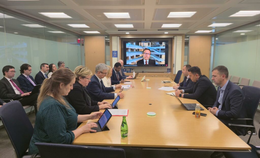 delegacioni-i-bqk-se-takohet-me-drejtuesit-e-departamentit-per-tregjet-e-parase-dhe-kapitalit-te-fmn-se