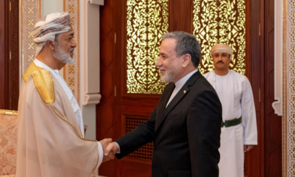 Ministri i Jashtëm iranian zhvillon bisedime në Oman  pasi ShBA ja anuloi udhëtimin në Pakistan