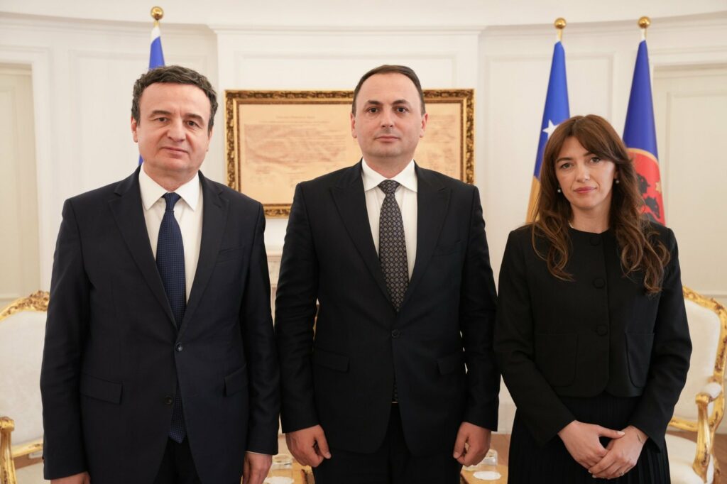 Petrit Ajeti edhe pesë vjet në krye të AKI së  Haxhiu dhe Kurti ia zgjasin mandatin