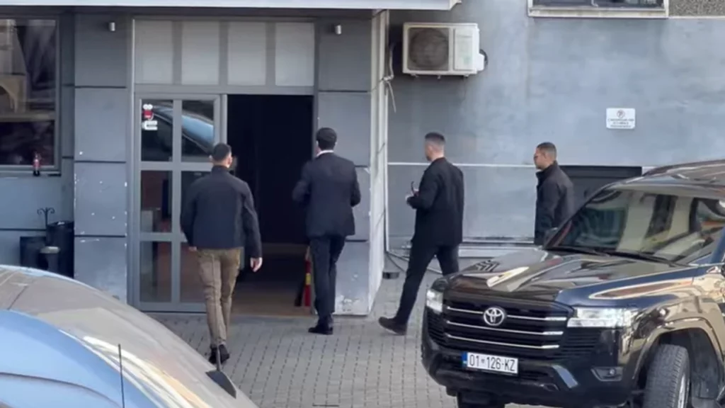 Presidenti i ri i Kosovës  Kurti arrin në Kuvend për takimin me Abdixhikun