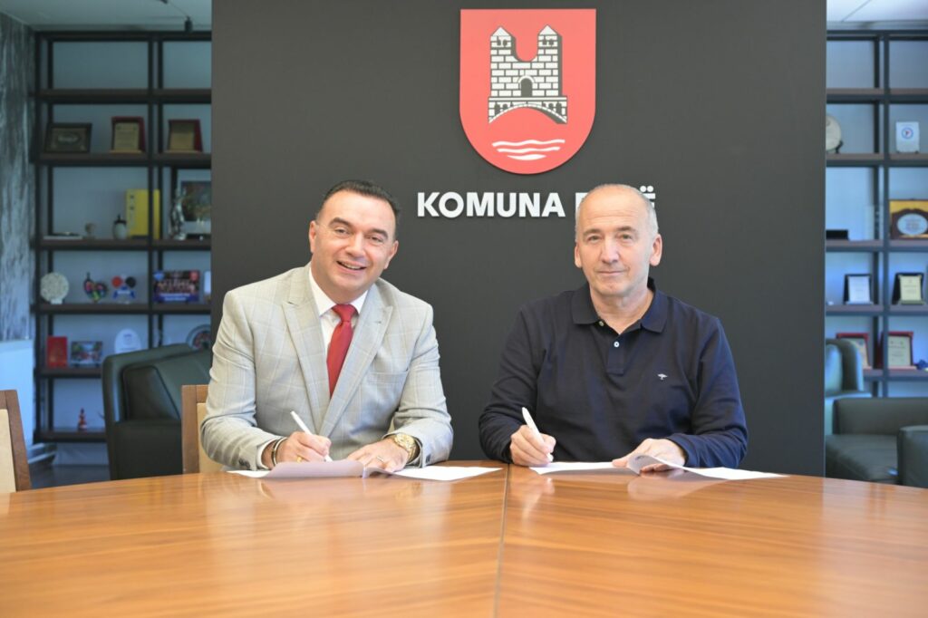 OEK u dhe Komuna e Pejës nënshkruajnë memorandum për forcimin e bashkëpunimit ekonomik