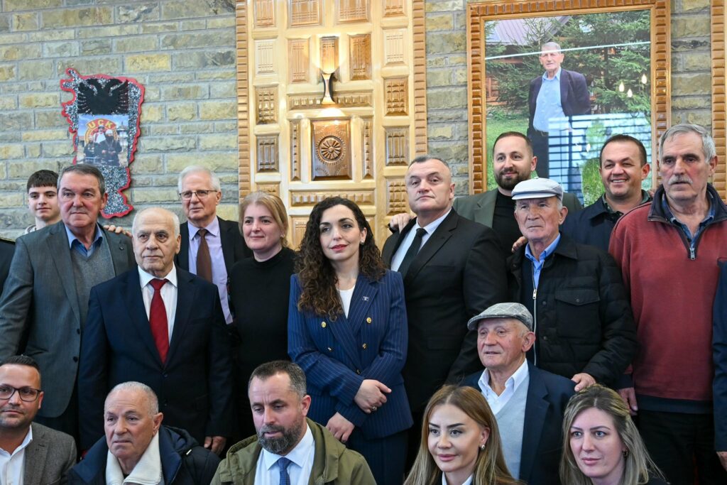 Osmani viziton odën e atdhetarit Mehmet Bojkaj në Isniq të Deçanit