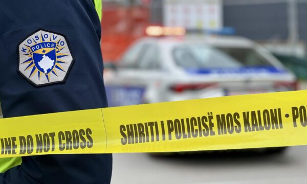 Detaje nga vdekja e punëtorit në Gjakovë  Dyshohet se dikush e goditi me kran duke e lëvizur nga pakujdesia