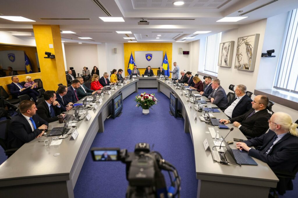 Qeveria mban mbledhje elektronike  ky është vendimi që mori