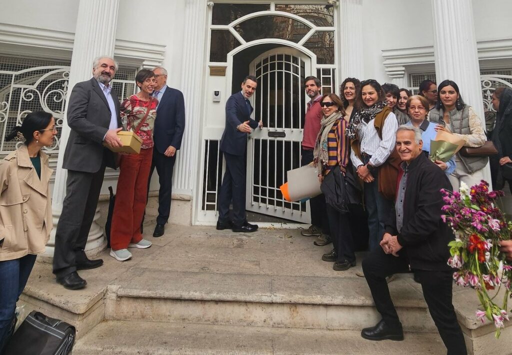 Spanja rihap ambasadën në Teheran