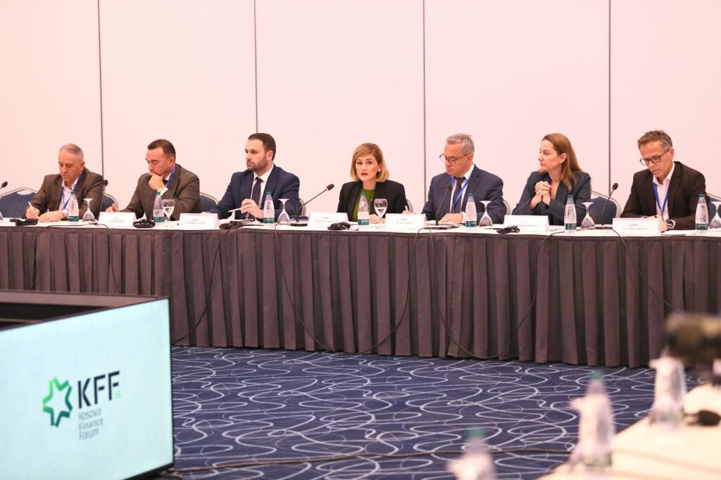 Në kuadër të forumit  FFK 2026  po diskutohen mundësitë e rritjes së investimeve në sektorin industrial