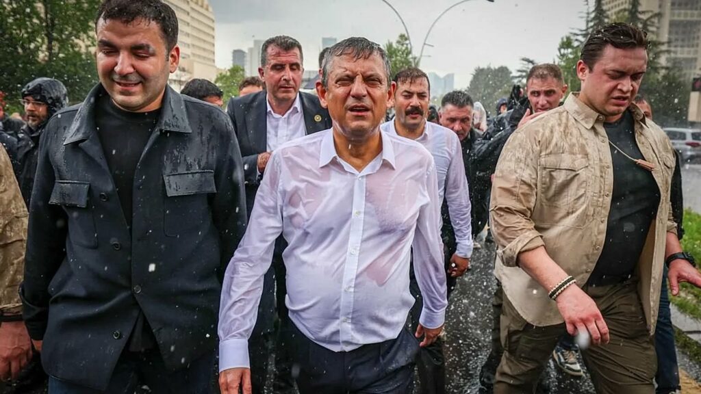 Nën gazin lotsjellës  del në skenë Ozgur Ozel  rivali i ri i Erdoganit