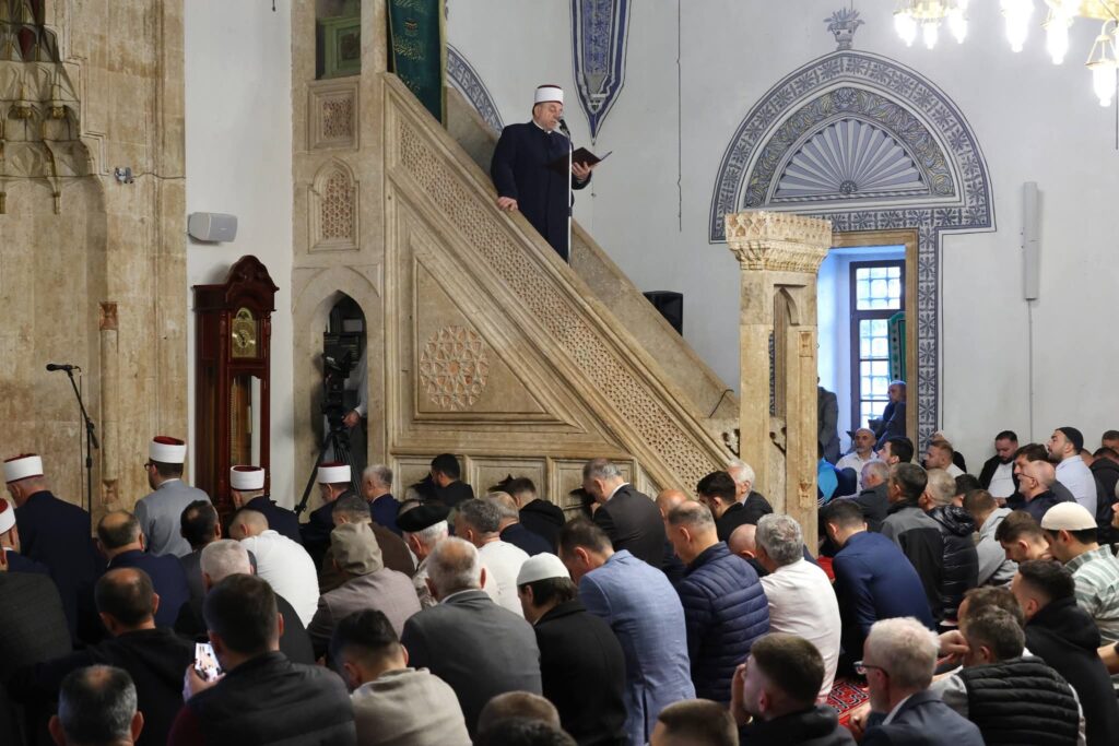 Besimtarët myslimanë festojnë Kurban Bajramin  Tërnava apel për bashkim
