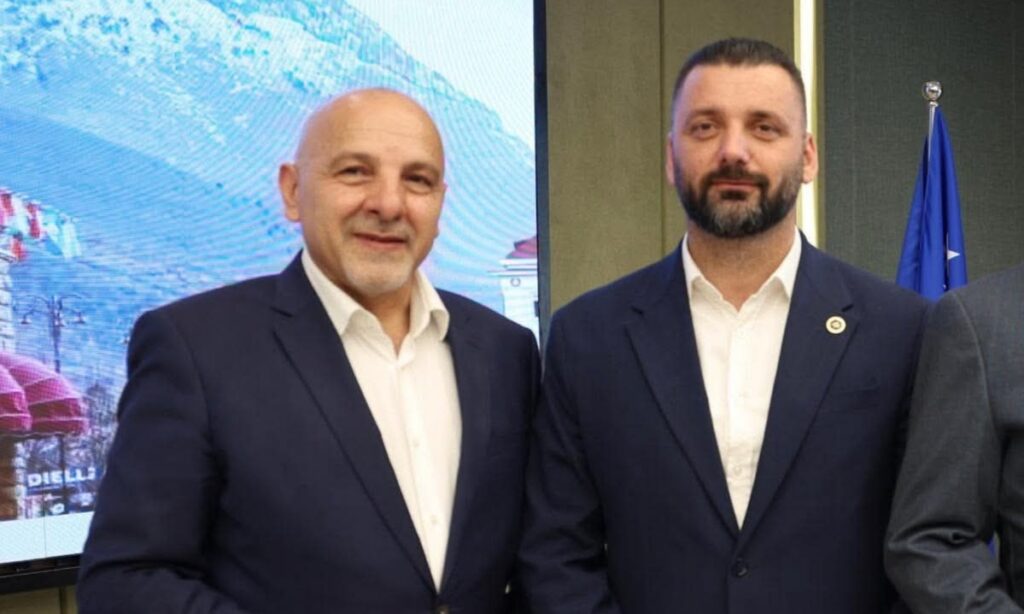 Afaristi Ramush Ahmetaj i jep mbështetje Labinot Pangjajt  E meriton besimin e qytetarëve për deputet