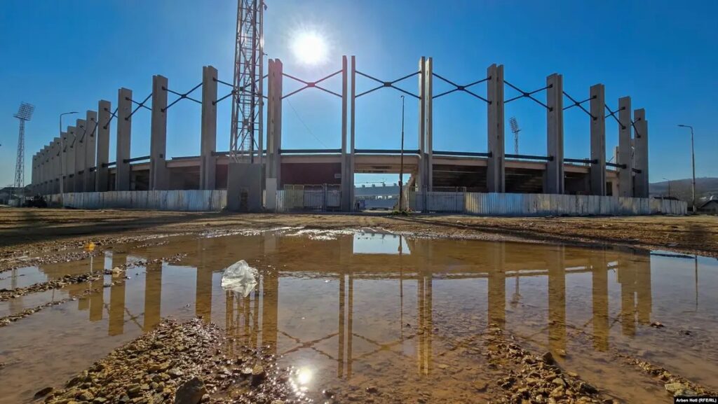 Kurti premton 20 stadiume për 4 vjet  Llumnica  Absurde  për 6 vjet s u ndërtua asnjë