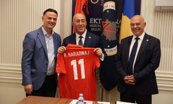 Aktivisti Tahir Çitaku aderon në AAK  e presin Haradinaj dhe Gjini