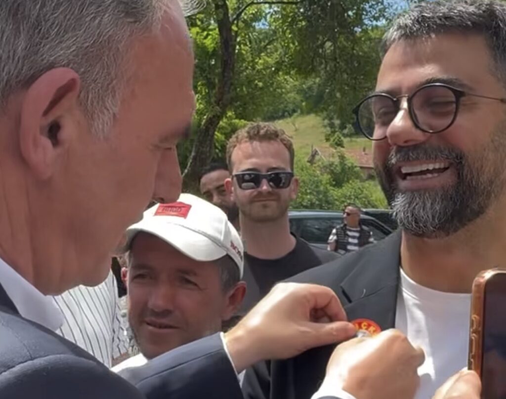 Limaj i vendos pinin e Hashim Thaçit Artan Behramit në Kuçicë të Drenicës