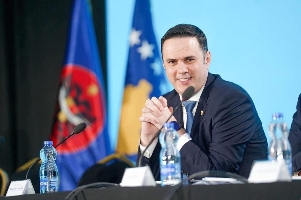 Abdixhiku premton paga më të larta  pensione 300 euro dhe moratorium për rrymën