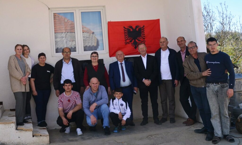reportazh-tregimtar-udhetimi-i-fran-laskes-drejt-nane-stanes