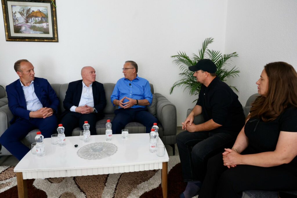 Hamza  Qytetarët kanë nevojë për paga më të larta dhe çmime më të ulëta  jo për propagandë e përçarje