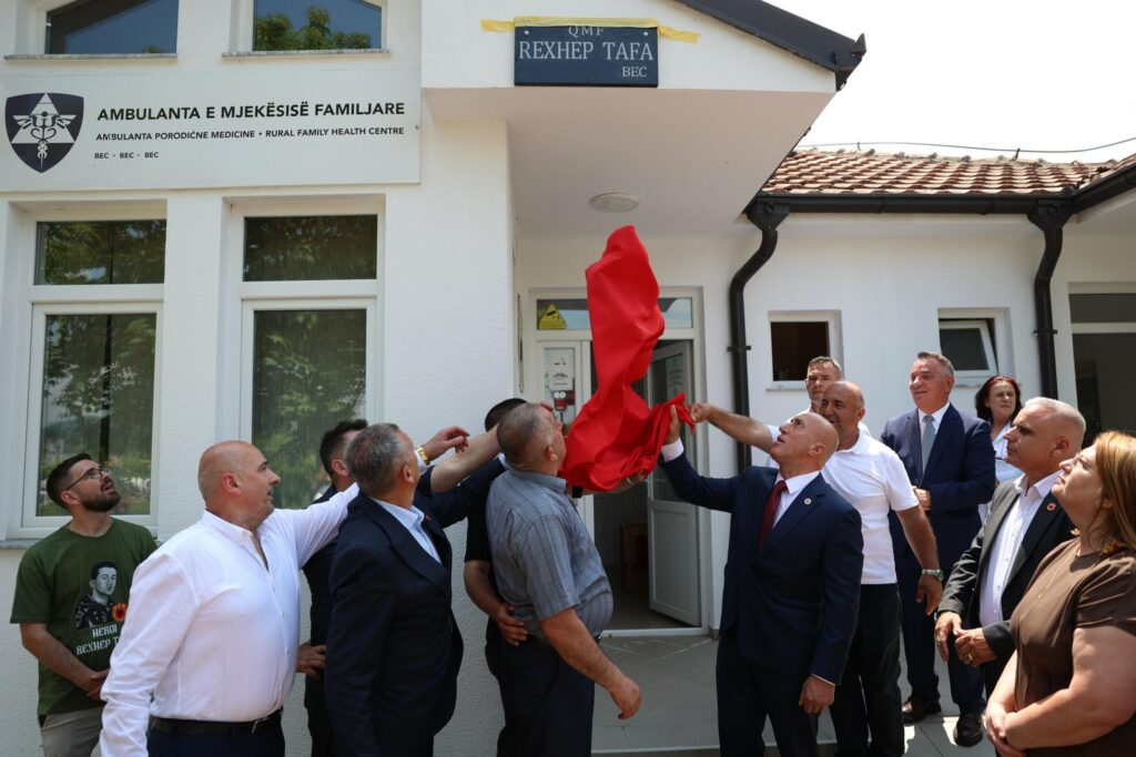 Zbulohet pllaka përkujtimore për Rexhep Tafën  mjekun që sakrifikoi gjithçka për lirinë