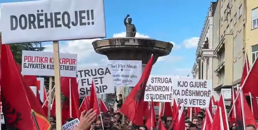 Shkupi  vishet  kuqezi  studentët shqiptarë njëzëri   Besa besë  besën e kem dhanë  